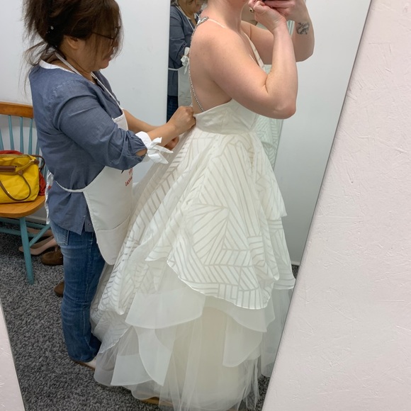 Hayley Paige Bahati Bridal Gown size 10 - Picture 11 of 13